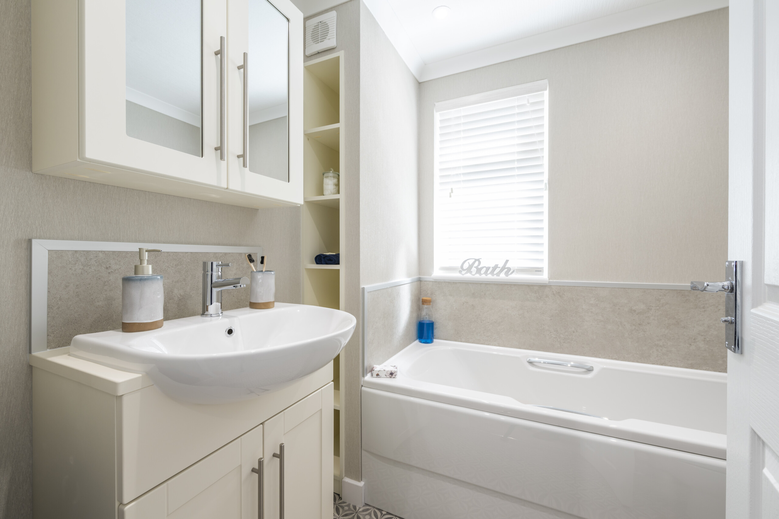 Omar Middelton 74 v2