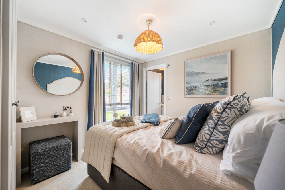 1370462 21 68fa3b4702333 ARW