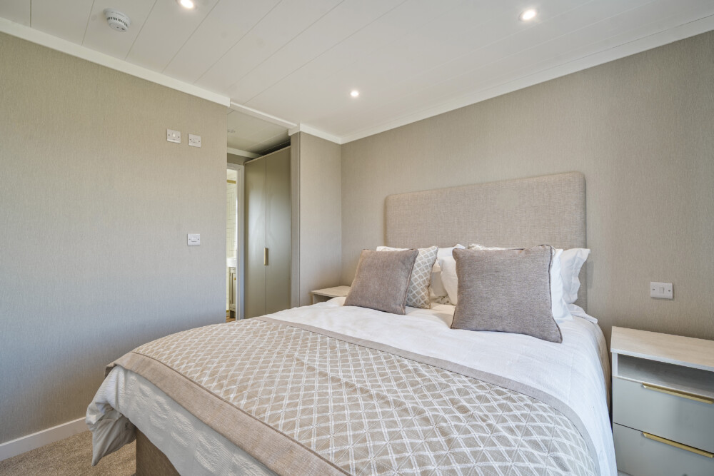 1409650 5 6983748df2a91