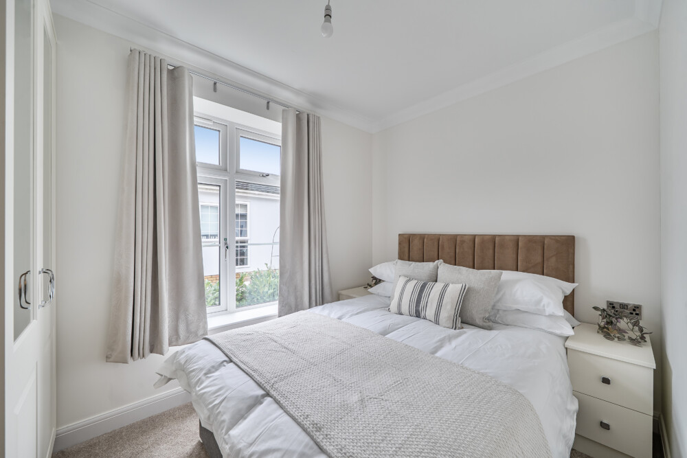 1409651 30 6984b52db2856