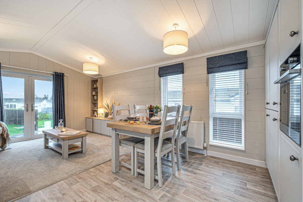 1384062 5 691e093975b18