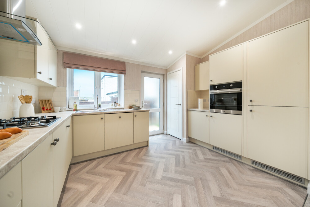 1381101 5 691de8296db08 ARW