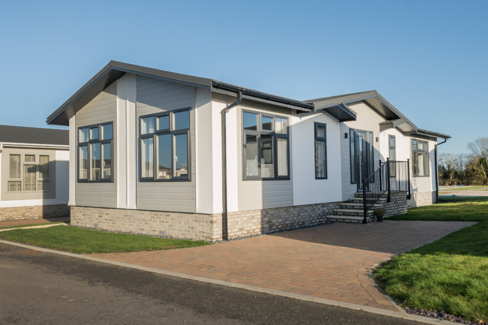 1393712 25 694676a7cb241 ARW