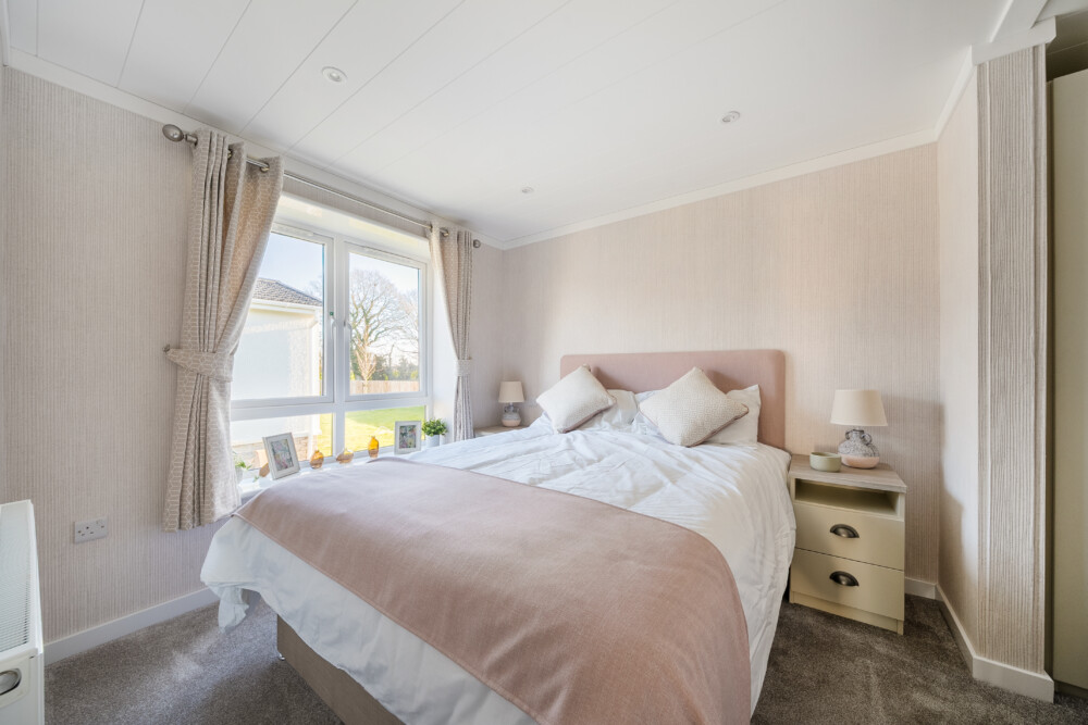 1393713 10 69456465a5f85 ARW