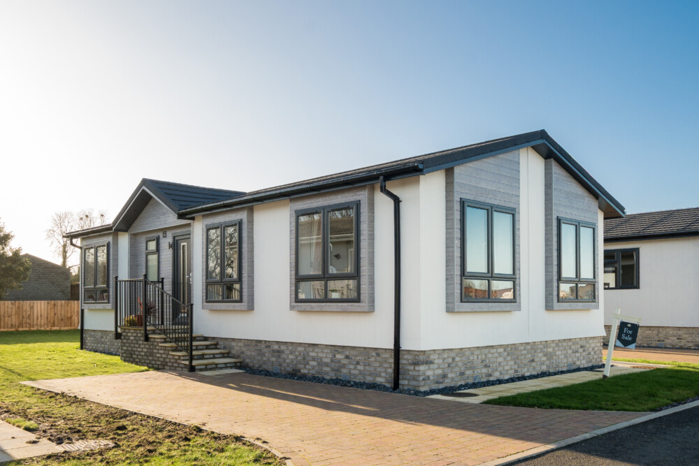 1393713 21 694568bcdcaf1 ARW