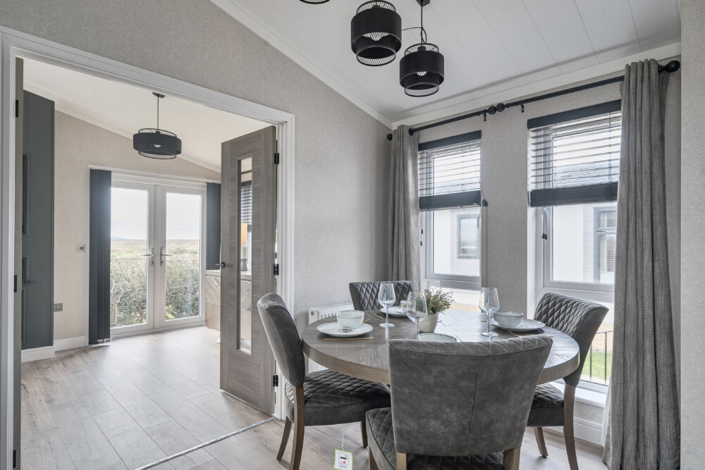 1359006 8 68e6a8590d689