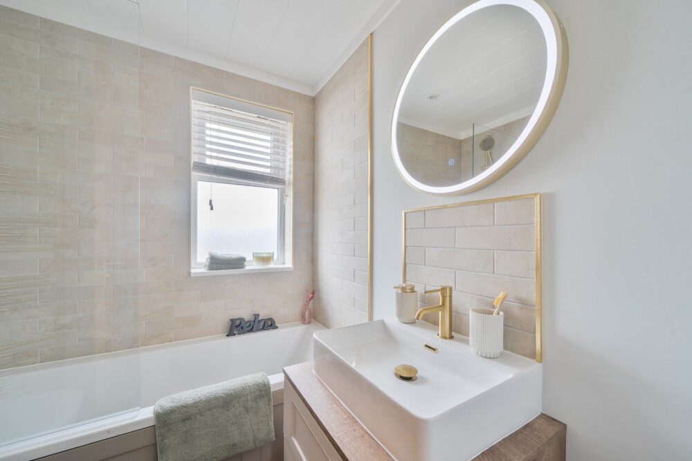 1364390 29 68e6a157dc200