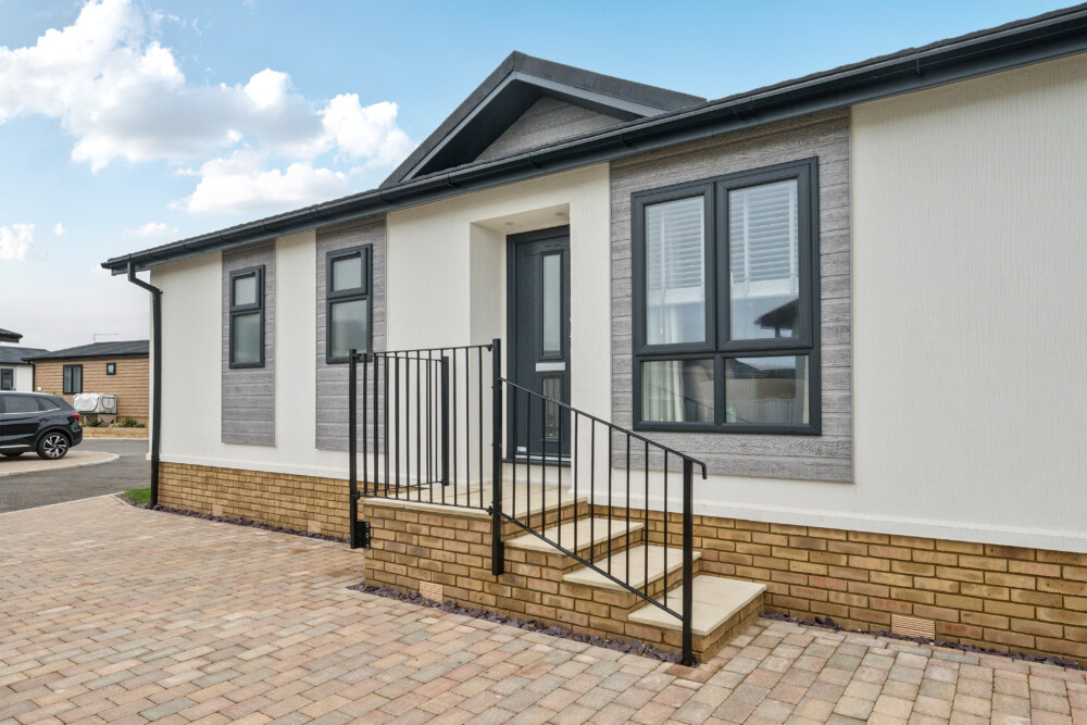 1364390 5 68e69d503f4b5